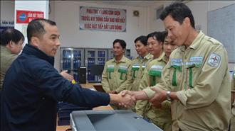 Phó Tổng giám đốc Ngô Sơn Hải kiểm tra trực bão tại Trạm 220 kV Cà Mau 2