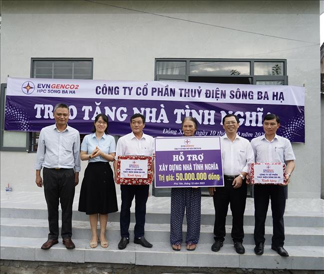 Thủy điện Sông Ba Hạ Trao tặng nhà tình nghĩa cho gia đình chính sách ở Xuân Sơn Bắc